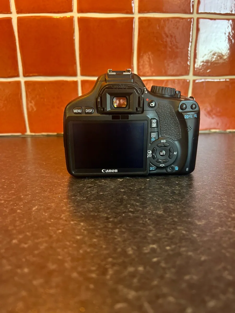 Canon camera + telephoto lens - Image 3