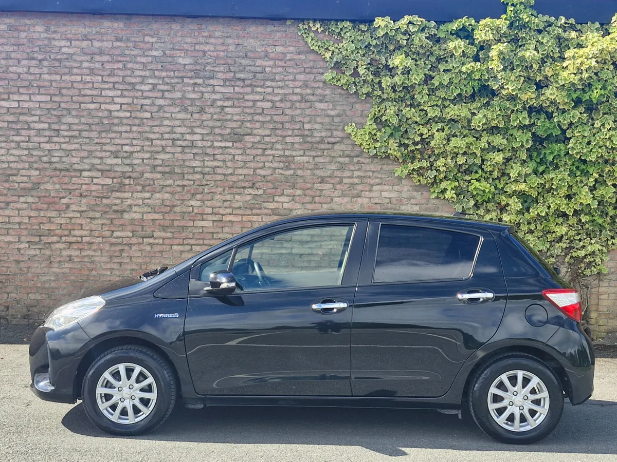 Toyota Vitz AUTOMATIC HYBRID FINANCE AVAILABLE - Image 4