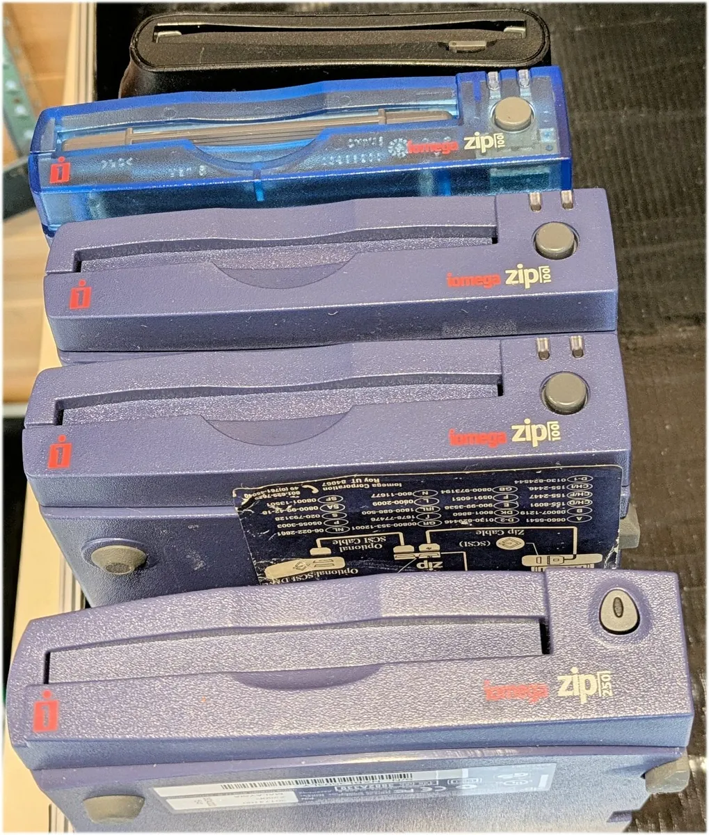 5 Iomega Zip Drives. ZIP100 and ZIP250 - Image 1