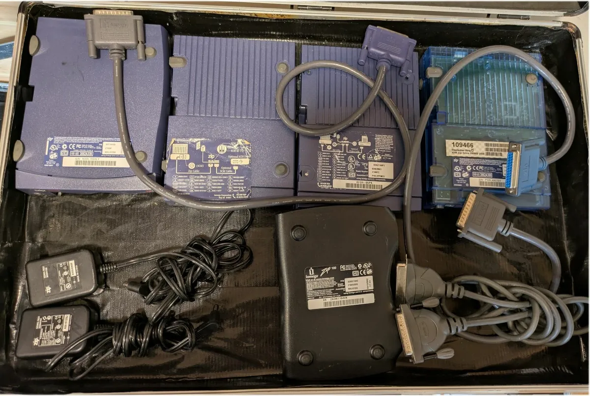 5 Iomega Zip Drives. ZIP100 and ZIP250 - Image 2