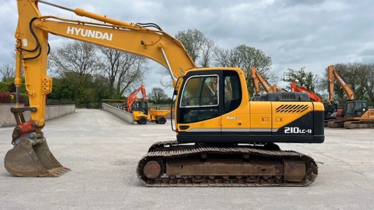 2010 Hyundai 210LC-9 - Image 1