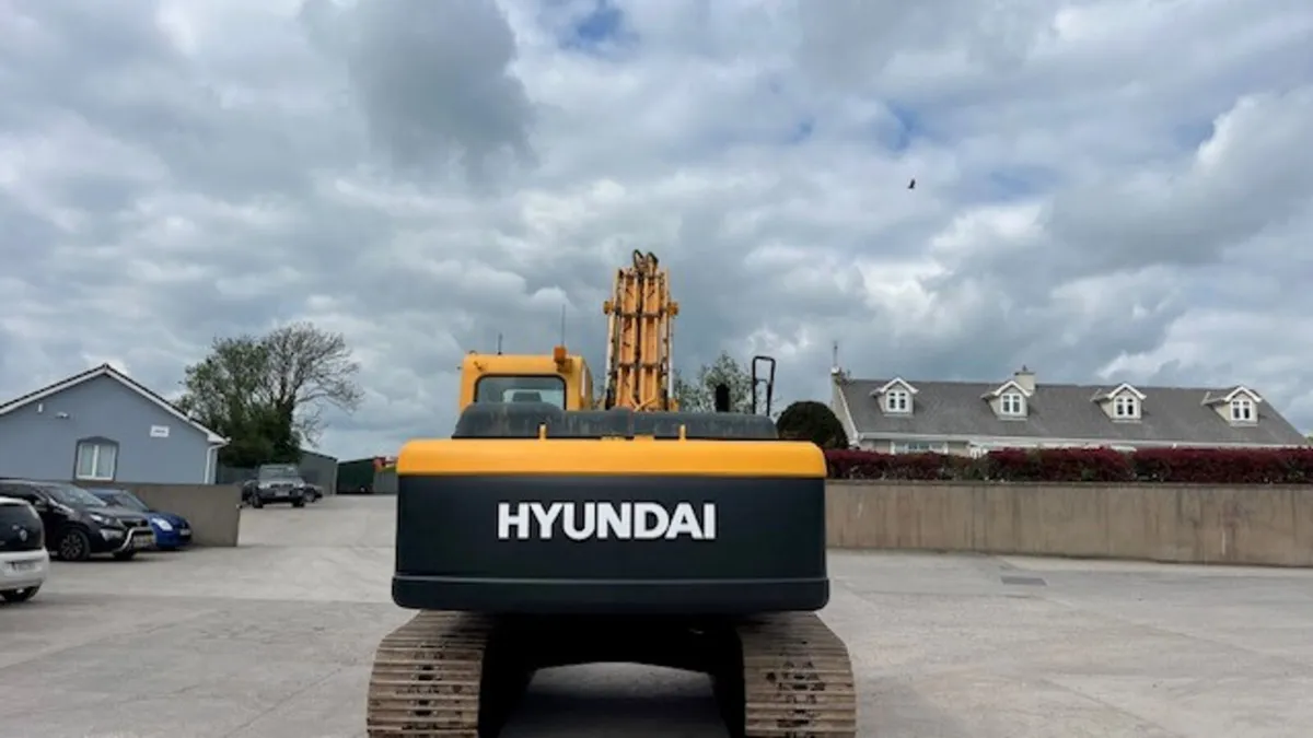 2010 Hyundai 210LC-9 - Image 2