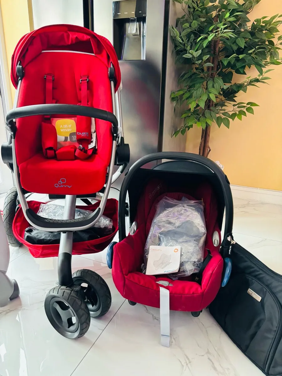Quinny Buzz Xtra Pushchair, Red Rumour - Image 1