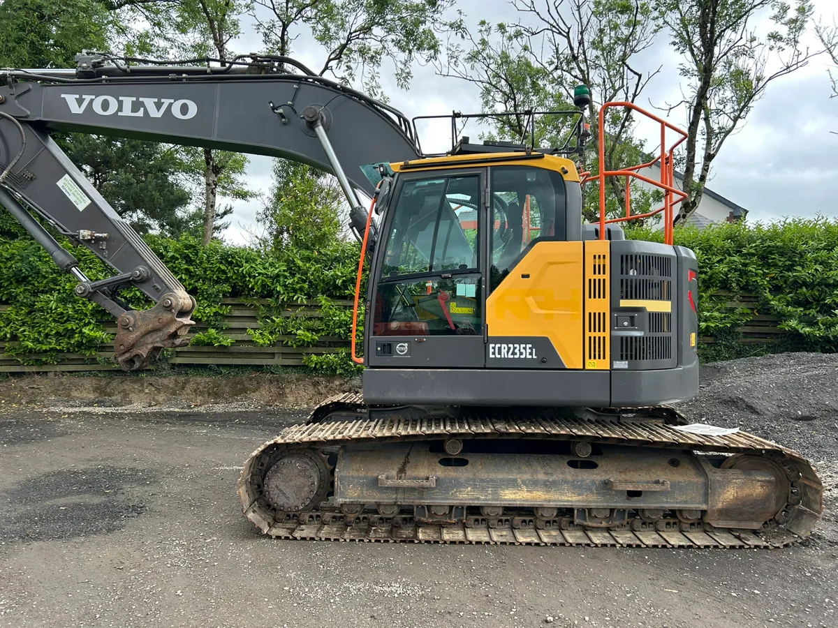 2019 Volvo ecr235el only 5400 hours - Image 1