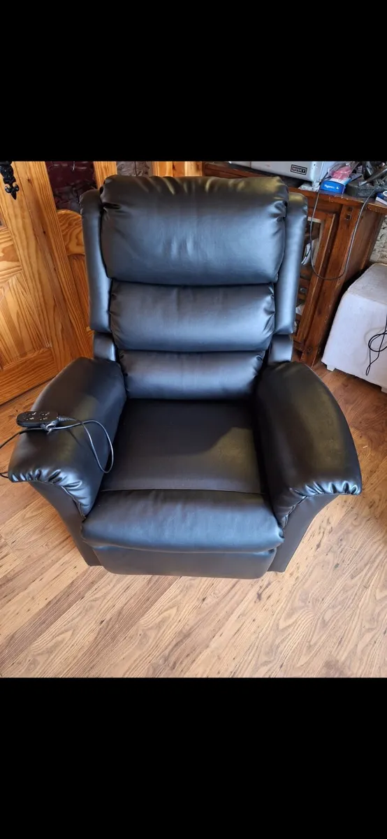 Riser recliner electric armchair - Image 1