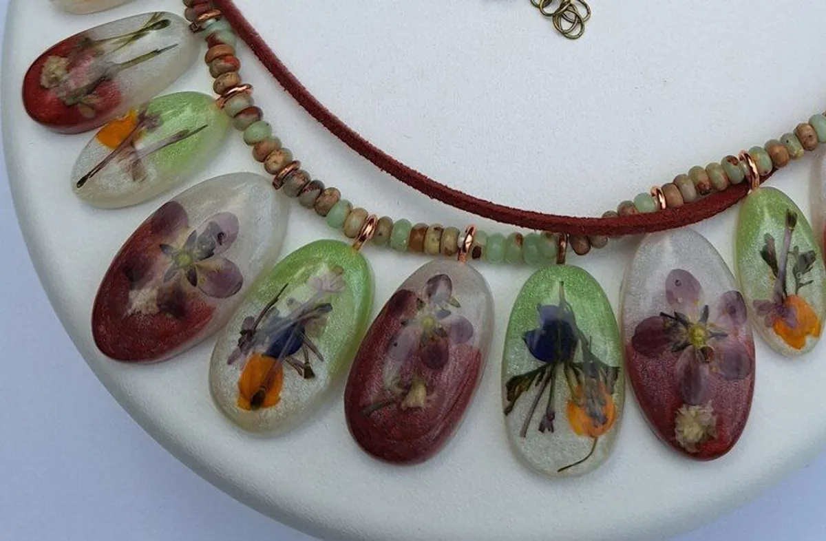 Handmade Necklace with Real Flowers in Resin - Image 2