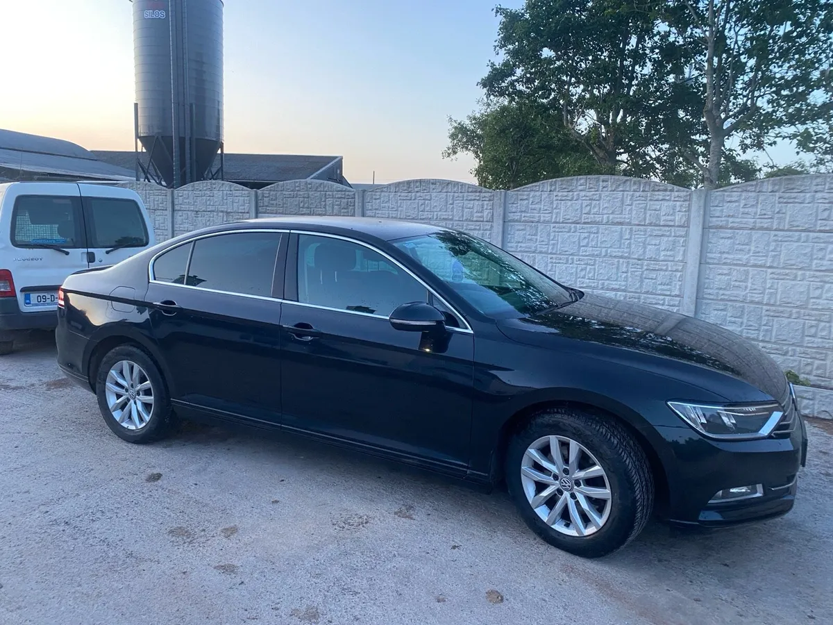162 1.6L Volkswagen Passat Saloon - Image 3
