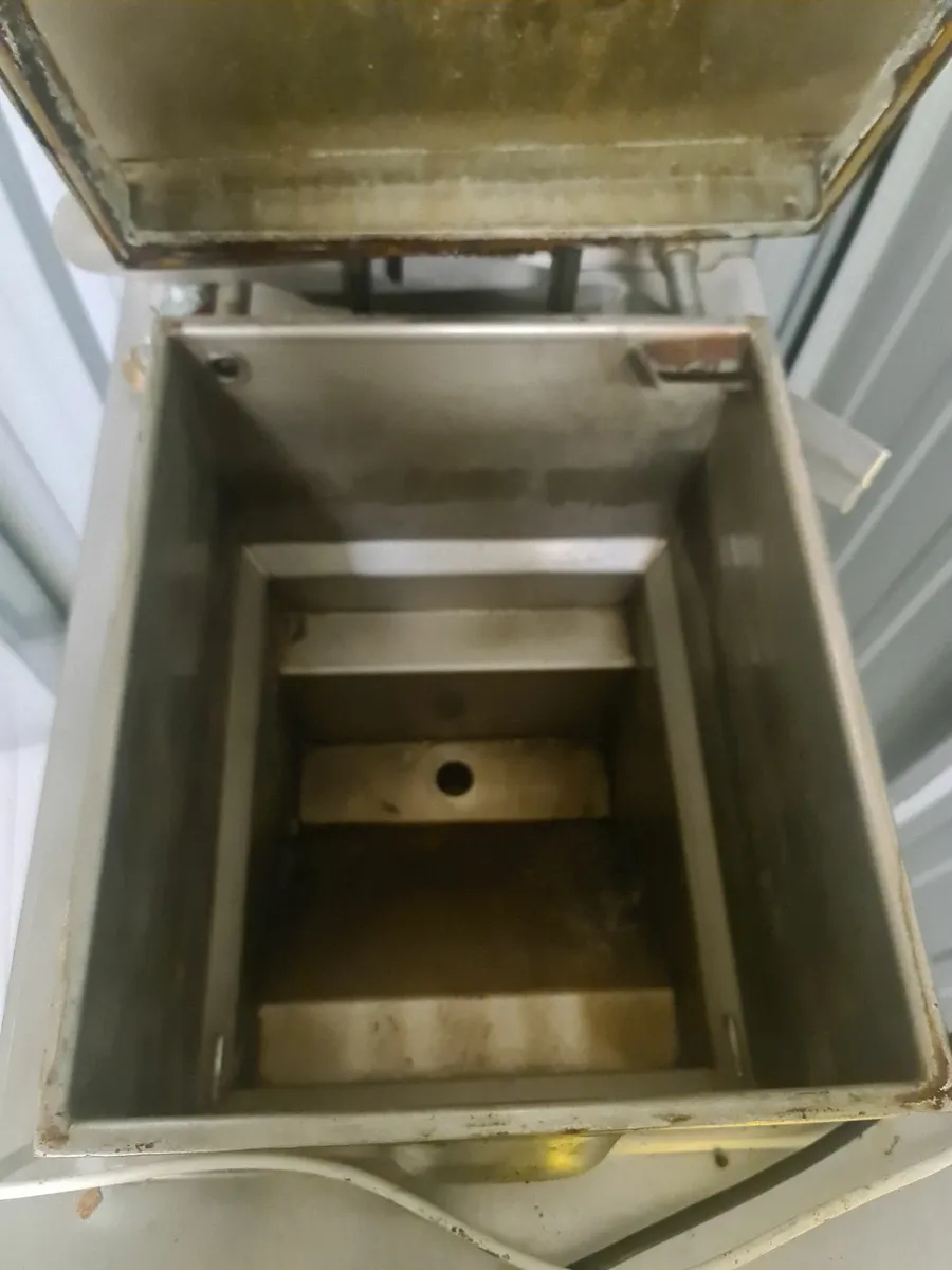 Chicken deep frying machine henny penny - Image 1