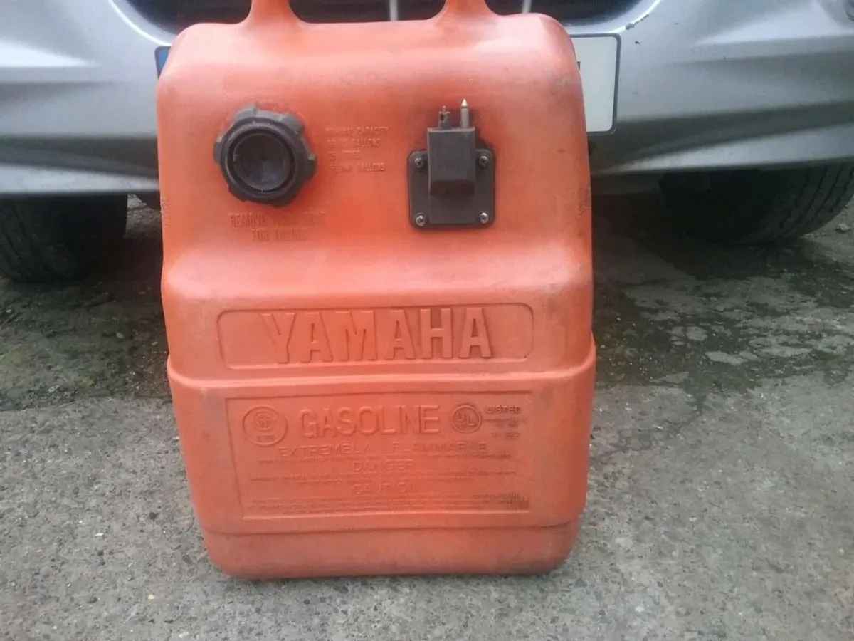 Yamaha gasoline tank - Image 1