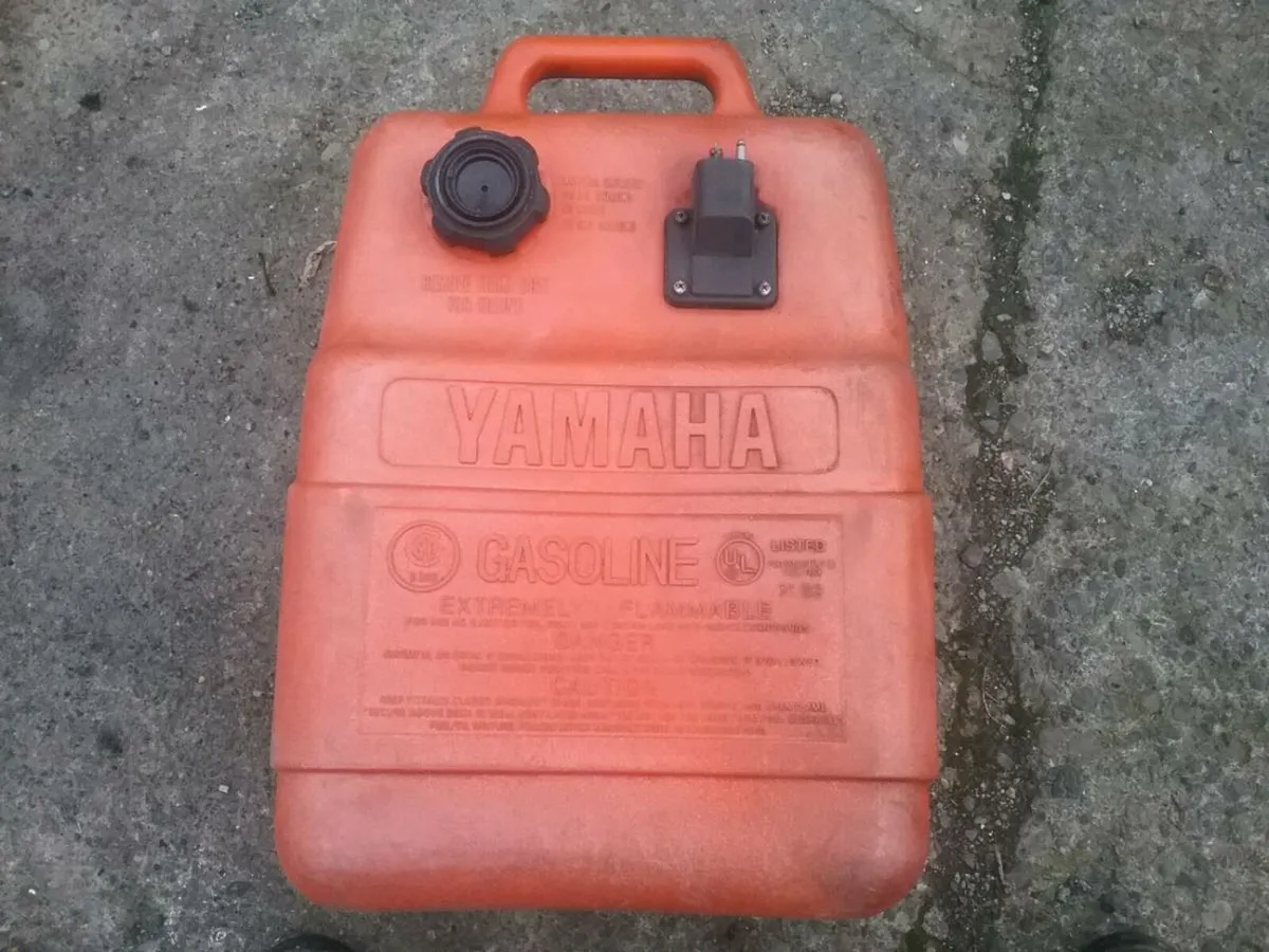 Yamaha gasoline tank - Image 2
