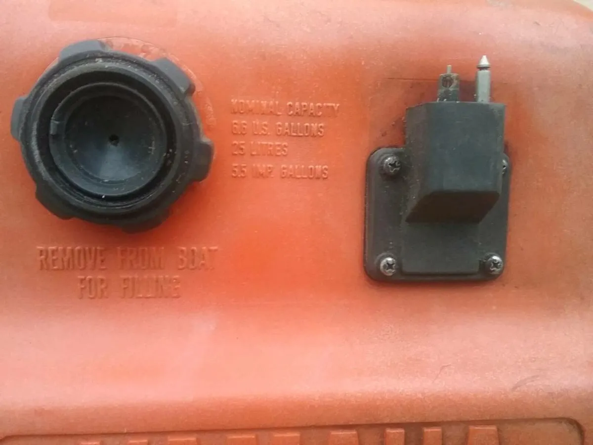 Yamaha gasoline tank - Image 4