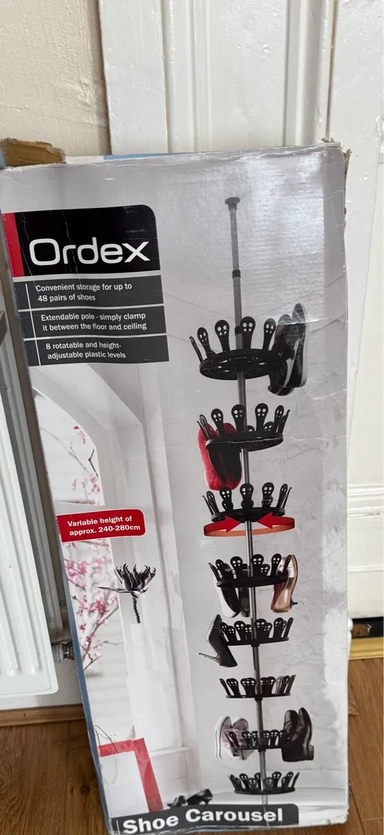 Shoe carousel - Image 1