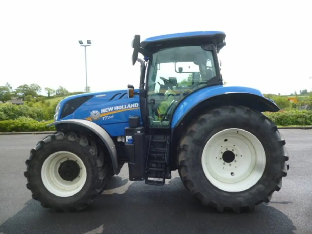 New Holland T7.225 Autocommand  2023 - Image 1
