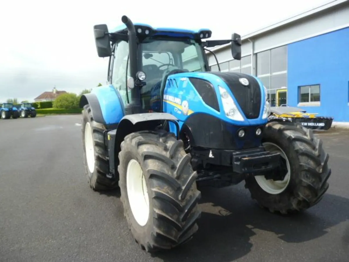 New Holland T7.225 Autocommand  2023 - Image 2
