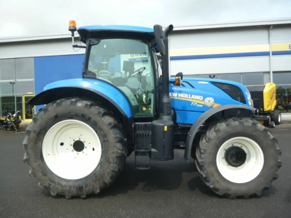 New Holland T7.225 Autocommand  2023 - Image 3