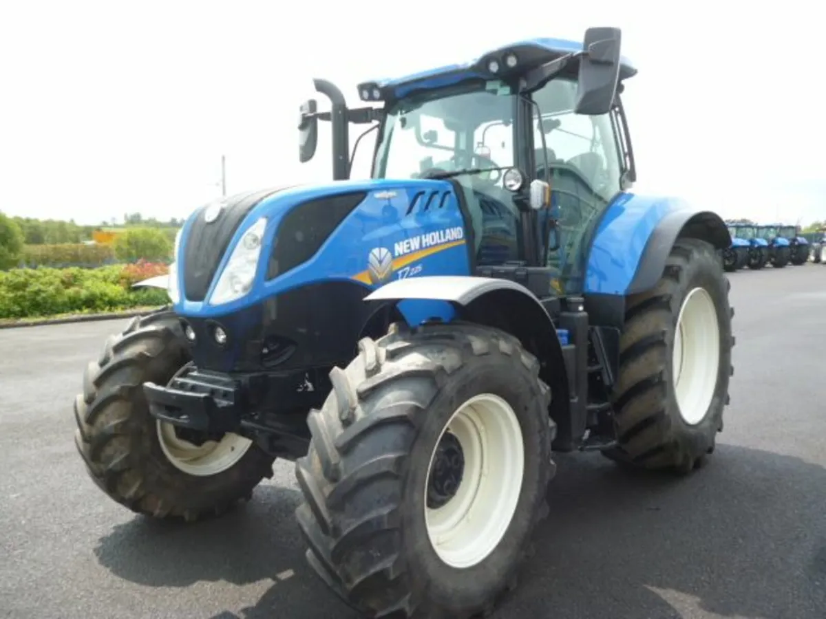 New Holland T7.225 Autocommand  2023 - Image 4