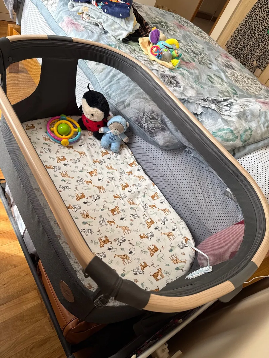 Maxi cosí lora bedside crib-like new - Image 1