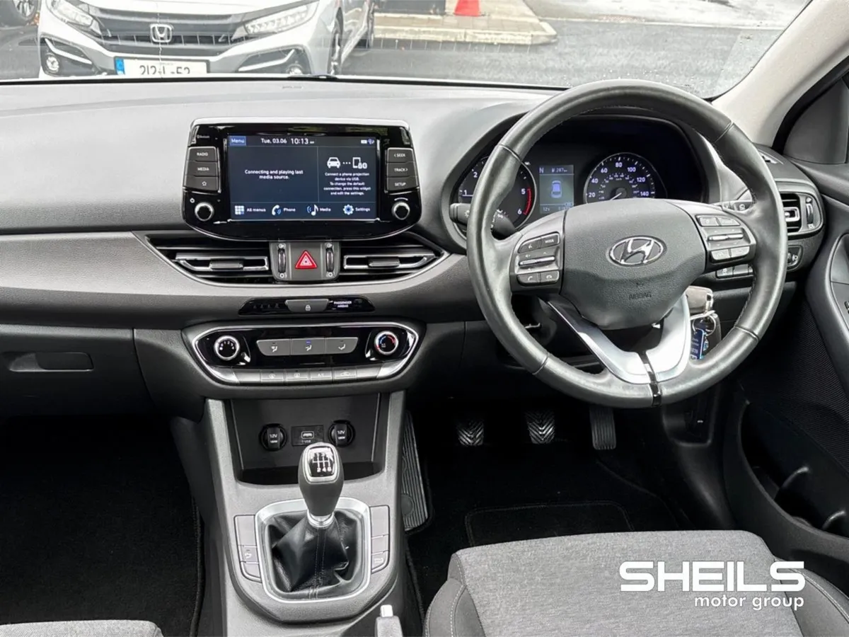 Hyundai i30 Diesel Deluxe Mhev - Image 3