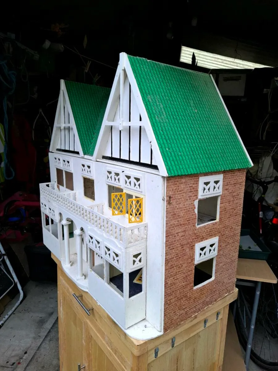 Freebie  Dolls house.  FREE - Image 2