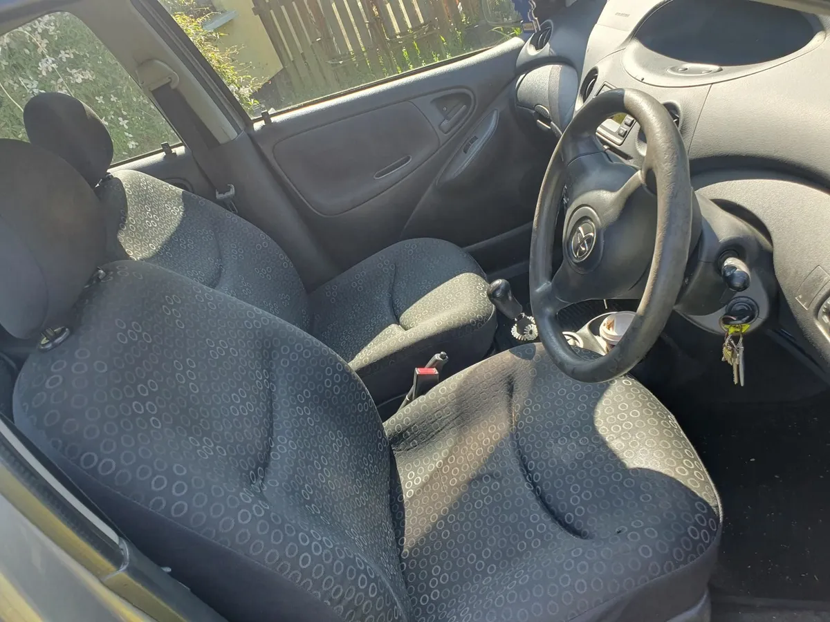 Toyota Yaris 2004 - Image 3