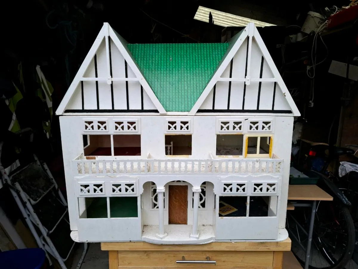 Free Dolls house - Image 1