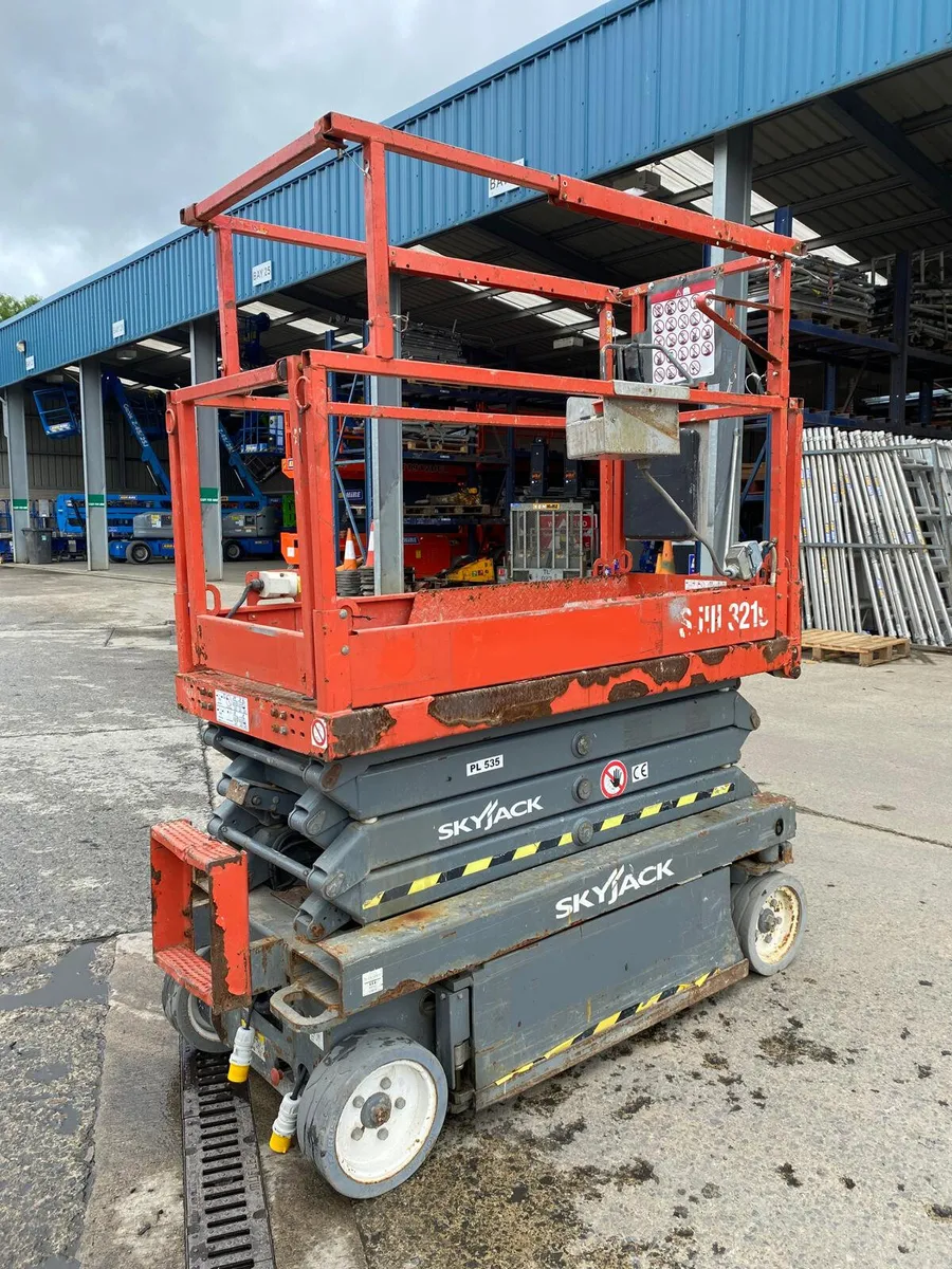 2016 SKYJACK SJ3219 25FT ELECTRIC SCISSOR LIFT - Image 2