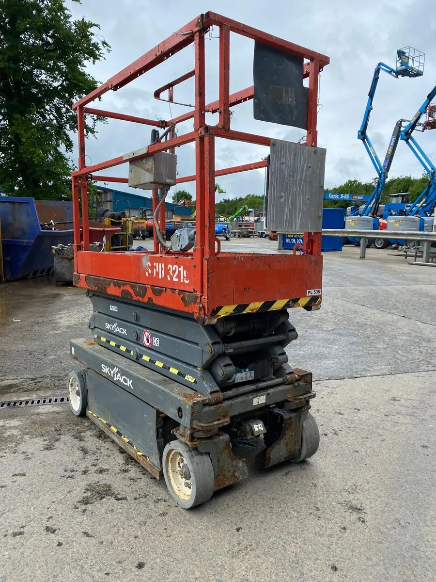 2016 SKYJACK SJ3219 25FT ELECTRIC SCISSOR LIFT - Image 4