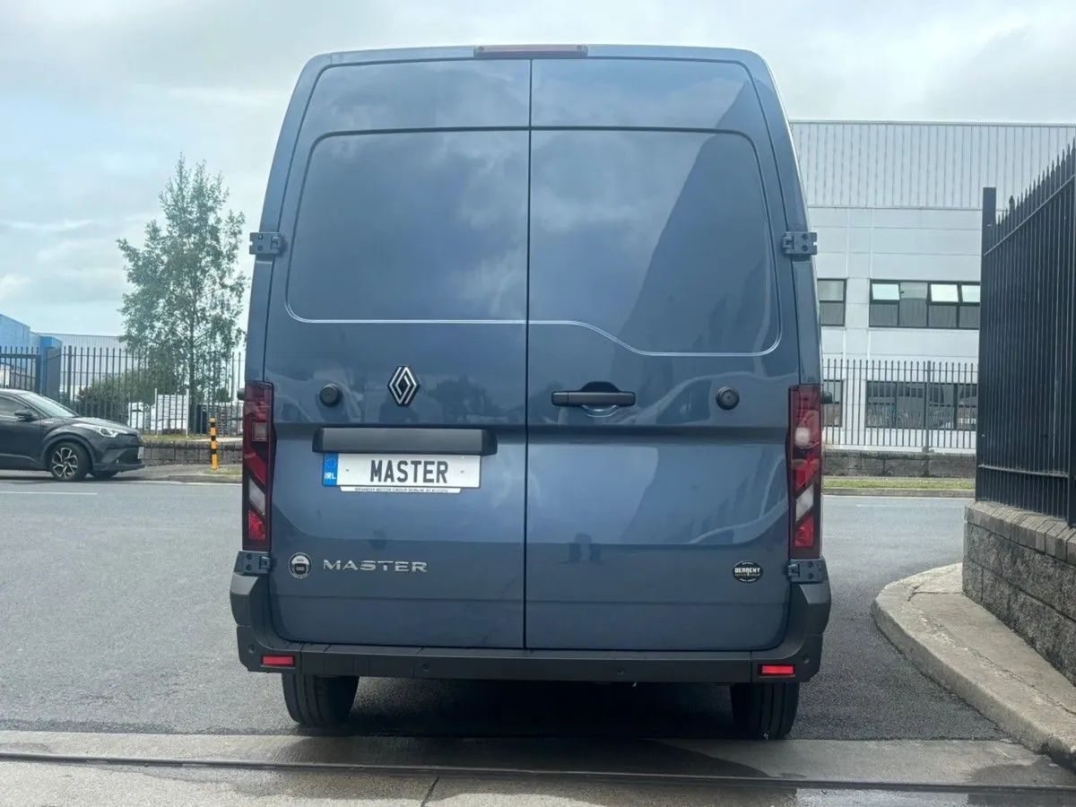 Renault Master Lm35 130hp Advance now Available - Image 4