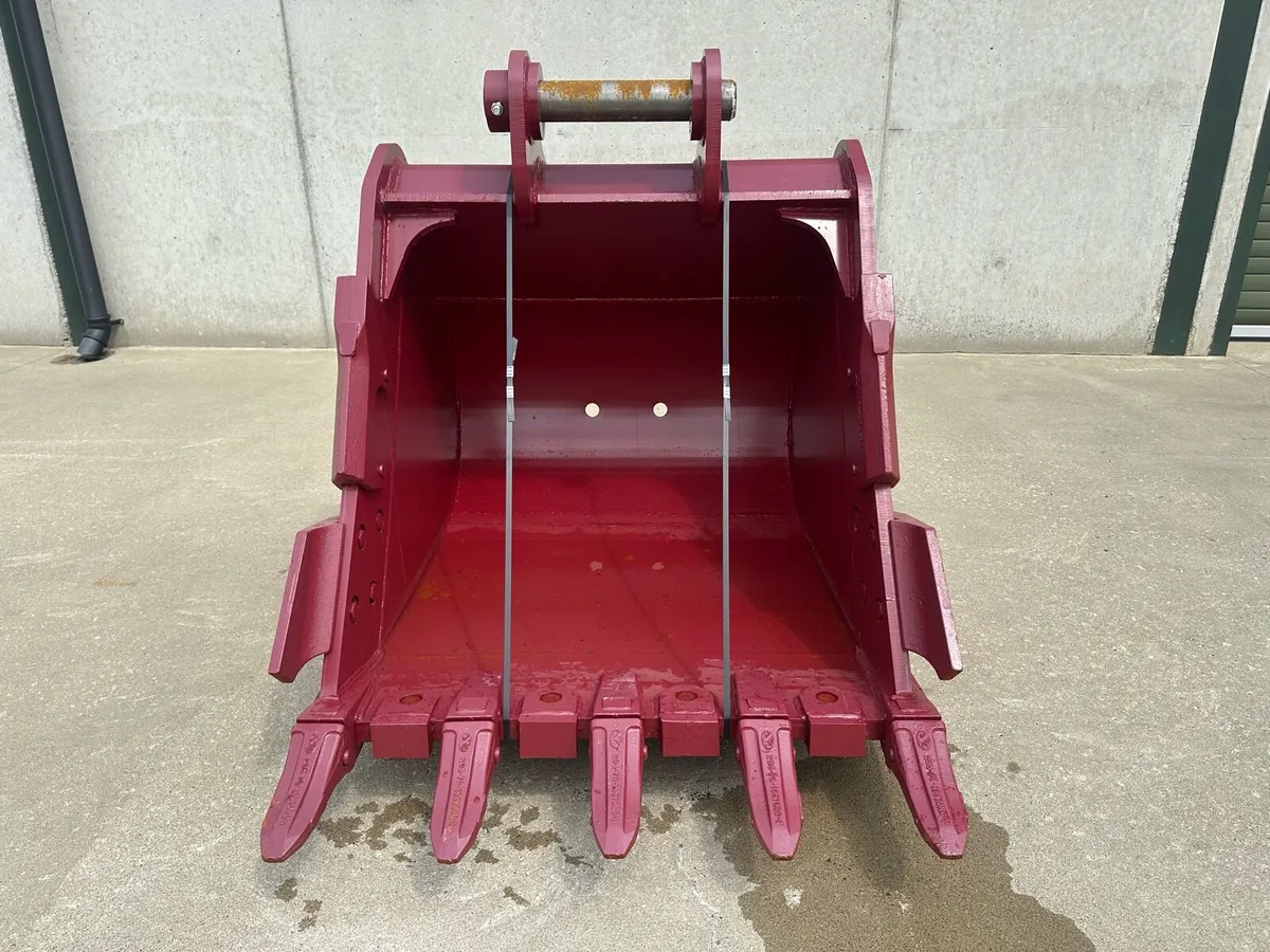 Unused 46 inch digging bucket for 20 ton excavator - Image 2