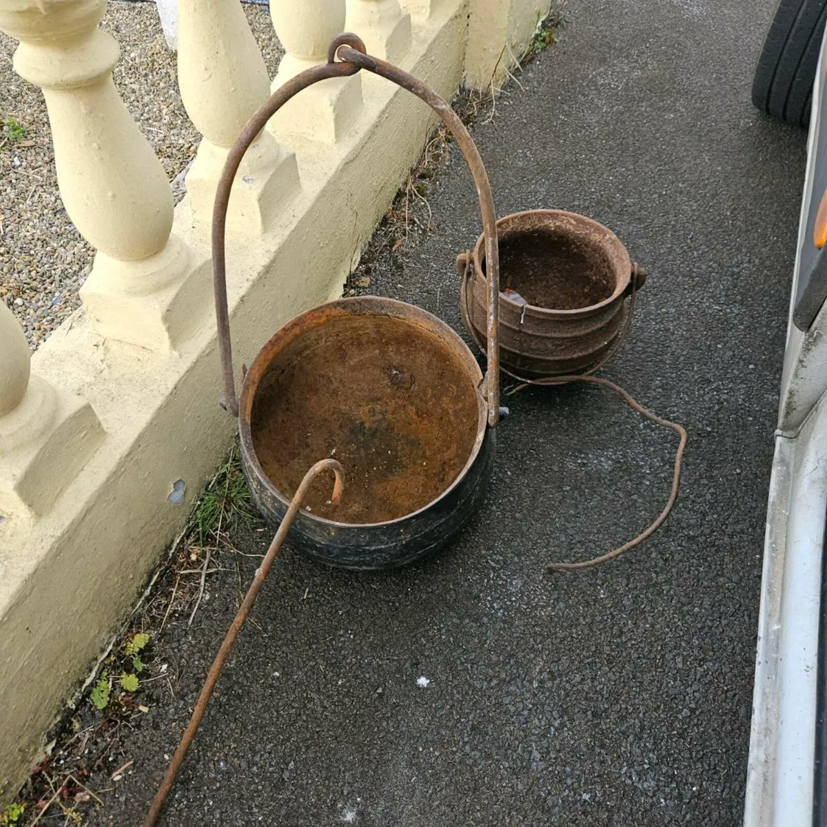 Castiron pots - Image 1