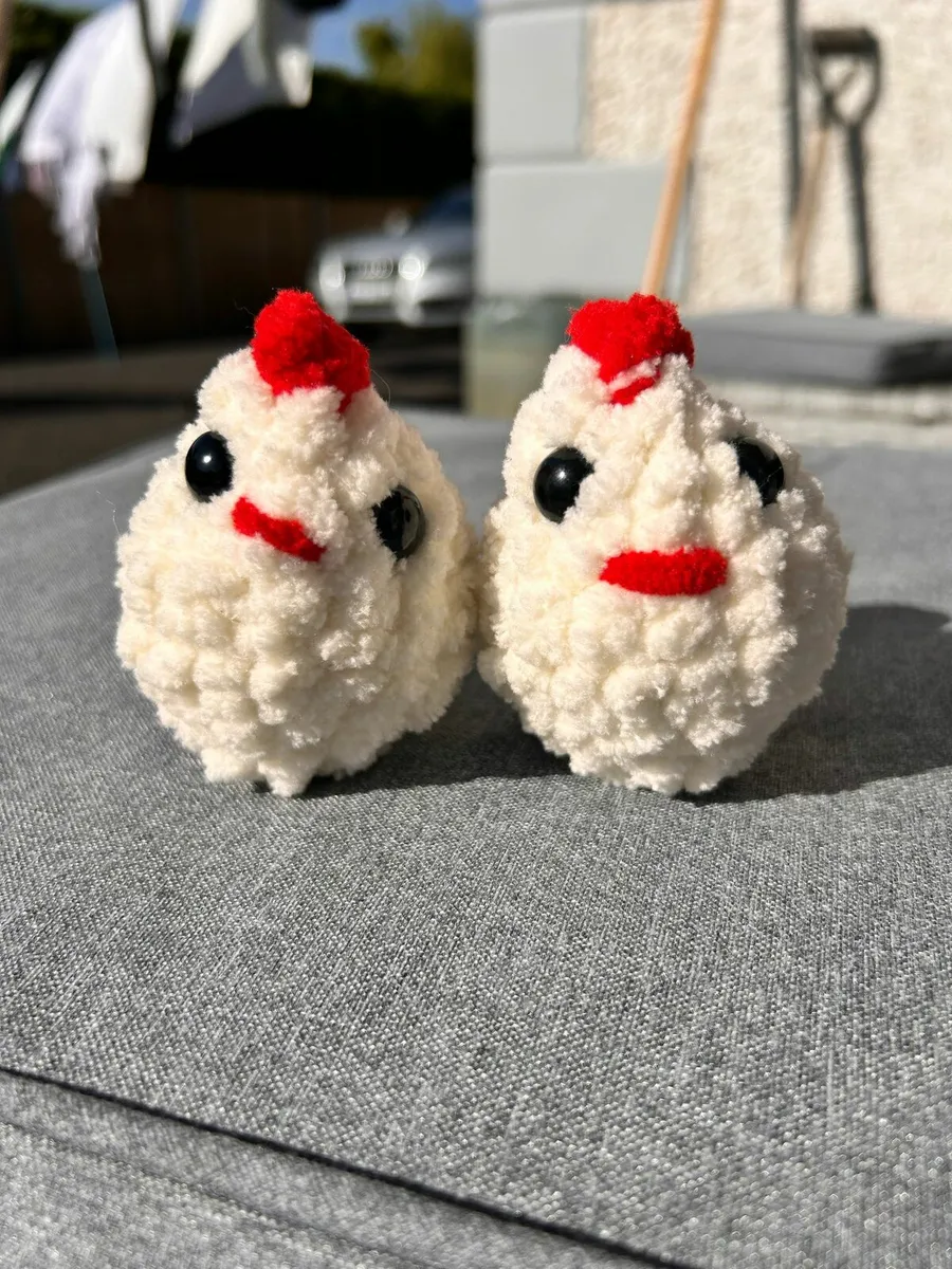 Crochet Chickens - Image 1
