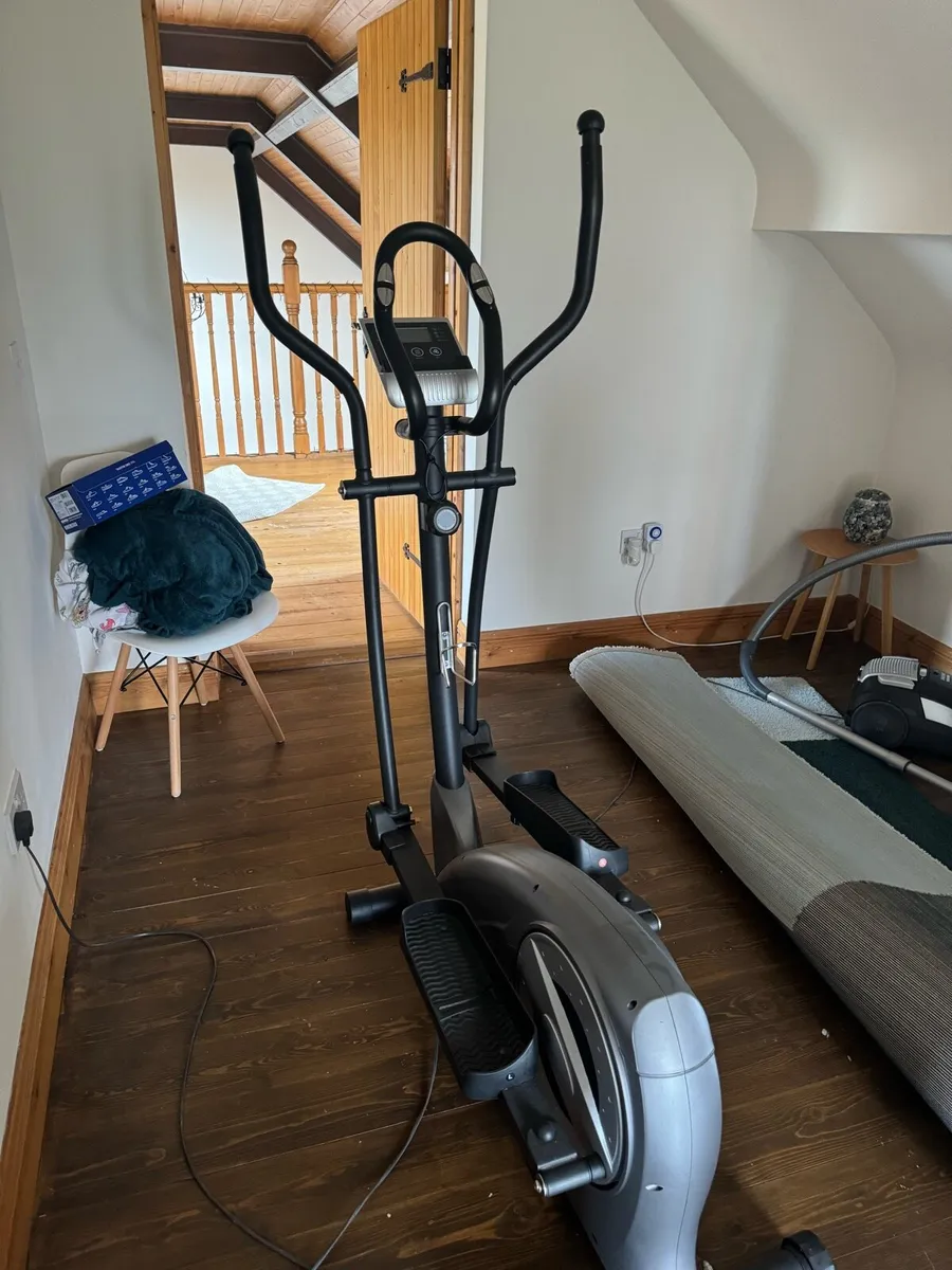 Cross trainer - Image 1