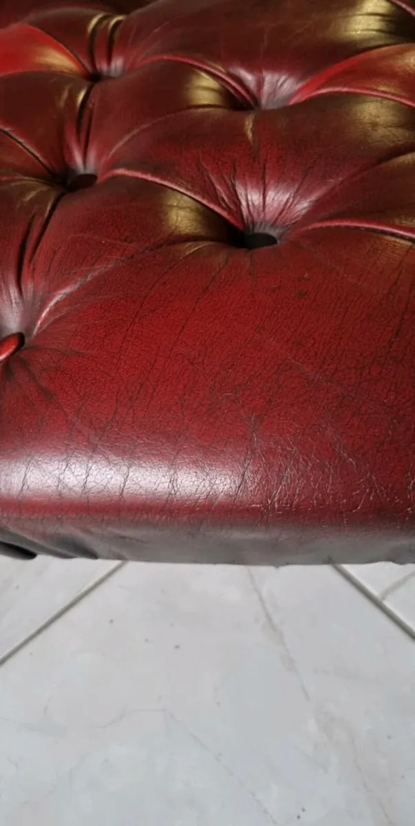 LARGE SIZE IXBLOOD CHESTERFIELD OTTOMAN - Image 3