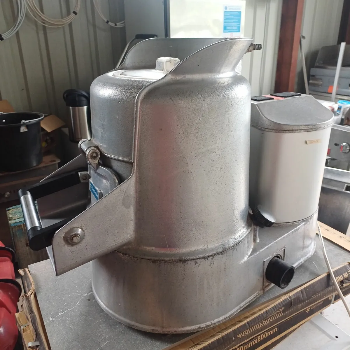 Potatoe peeler