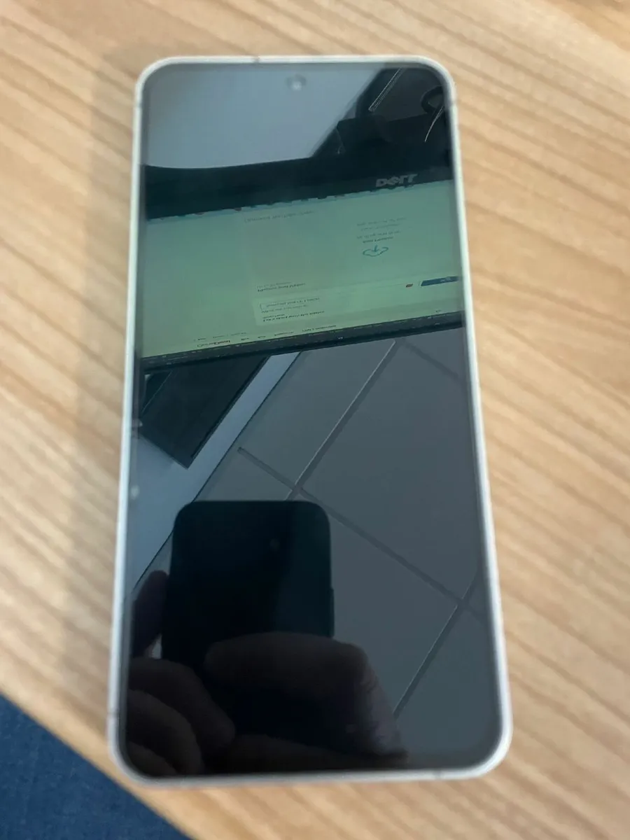 Samsung S24 FE 128GB - Image 1