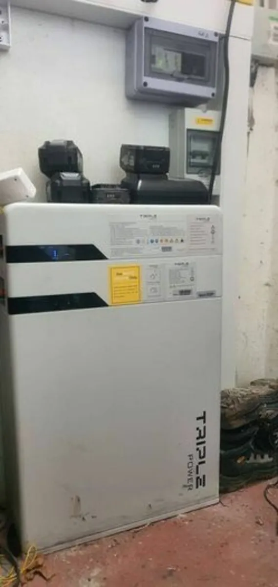Solax X1 G4 5KW Hybrid Inverter and 4.5KW Battery - Image 2