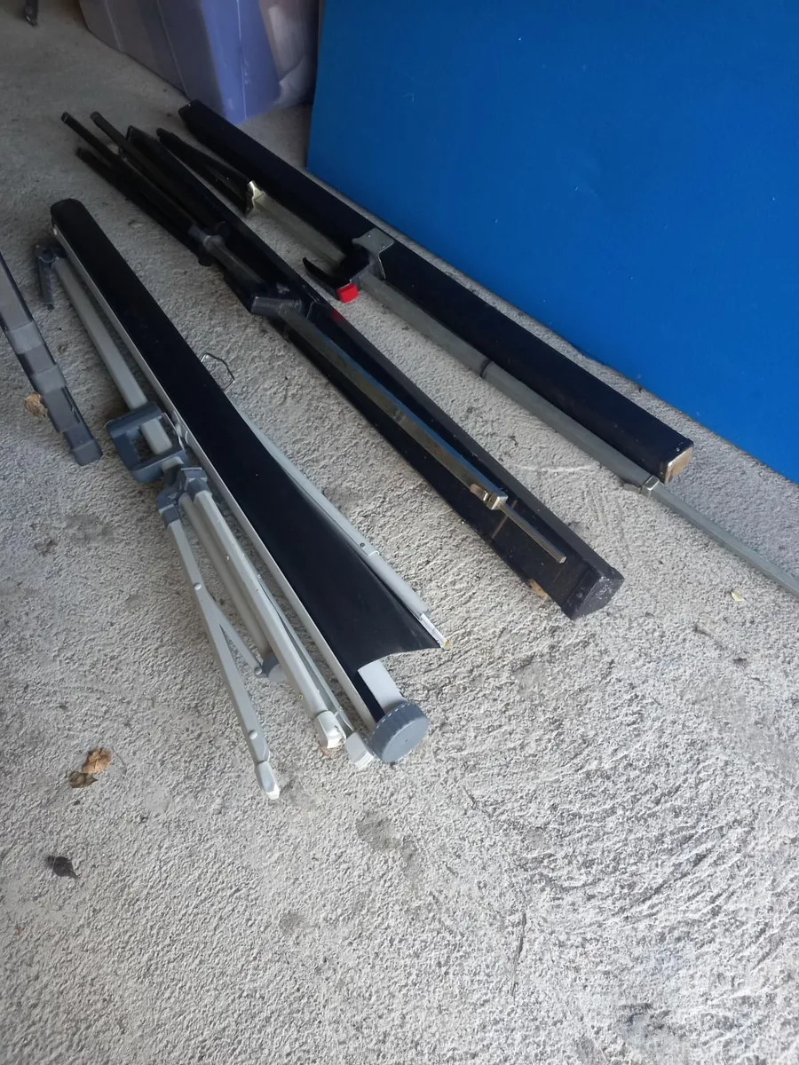 Projector Screens - Image 1