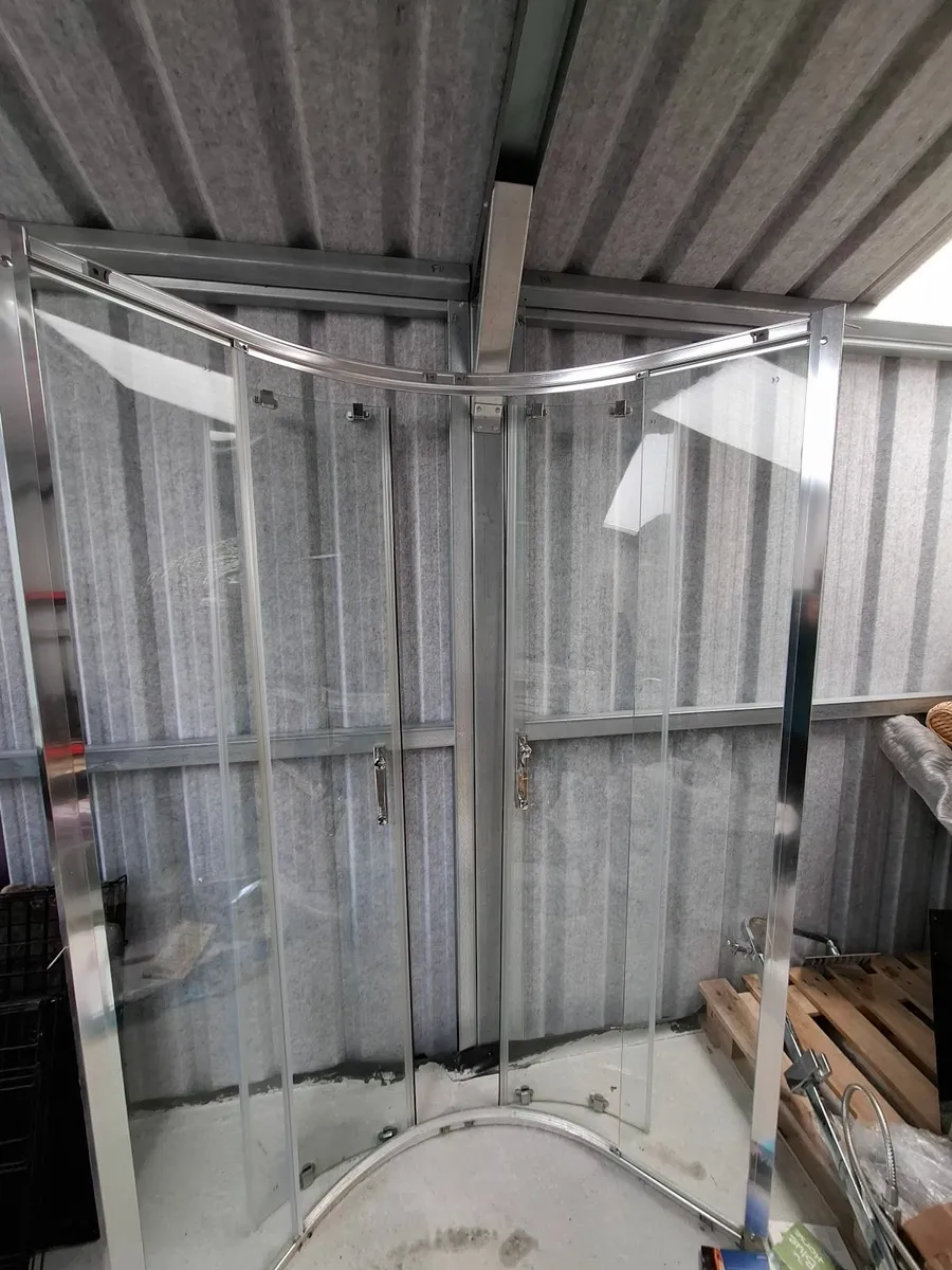 900 x 900 quadrant shower door