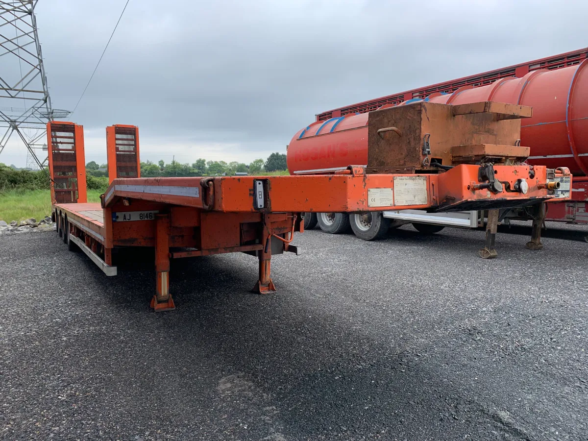 UNRESERVED  2007 NOOTEBOOM TRI AXLE LOW LOADER - Image 2