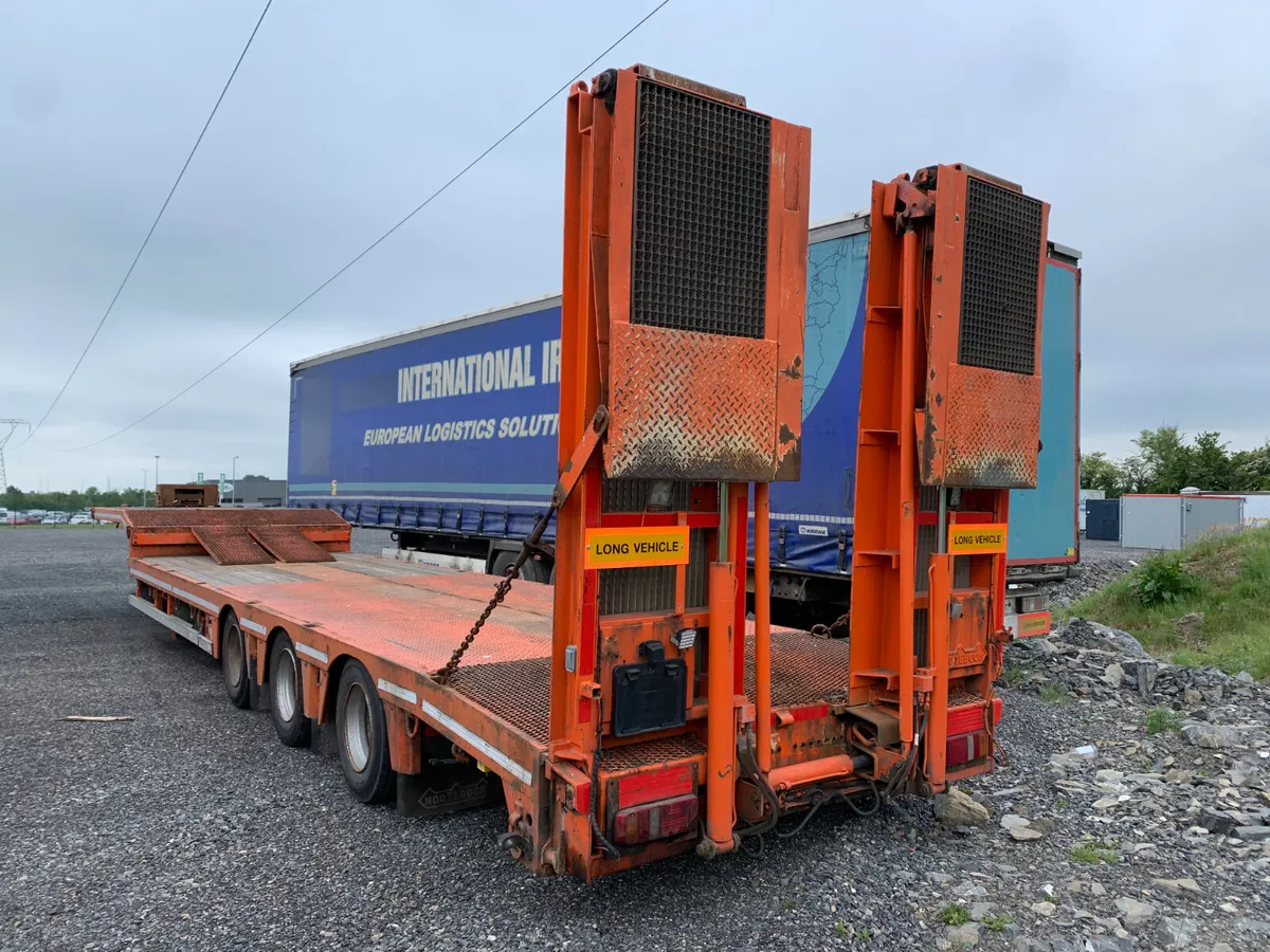 UNRESERVED  2007 NOOTEBOOM TRI AXLE LOW LOADER - Image 3