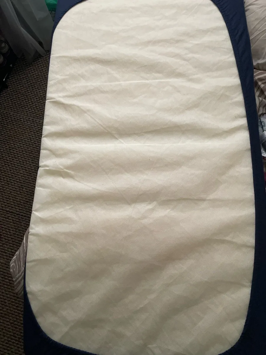 Baby Travel Cot With Extra Accessoires - Image 4