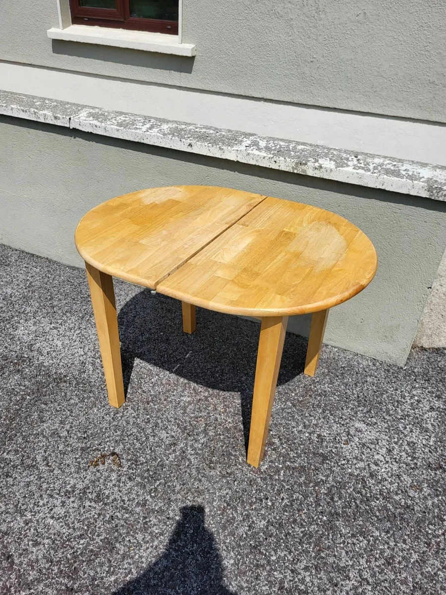 Kitchen Table and 4 chairs - Image 1