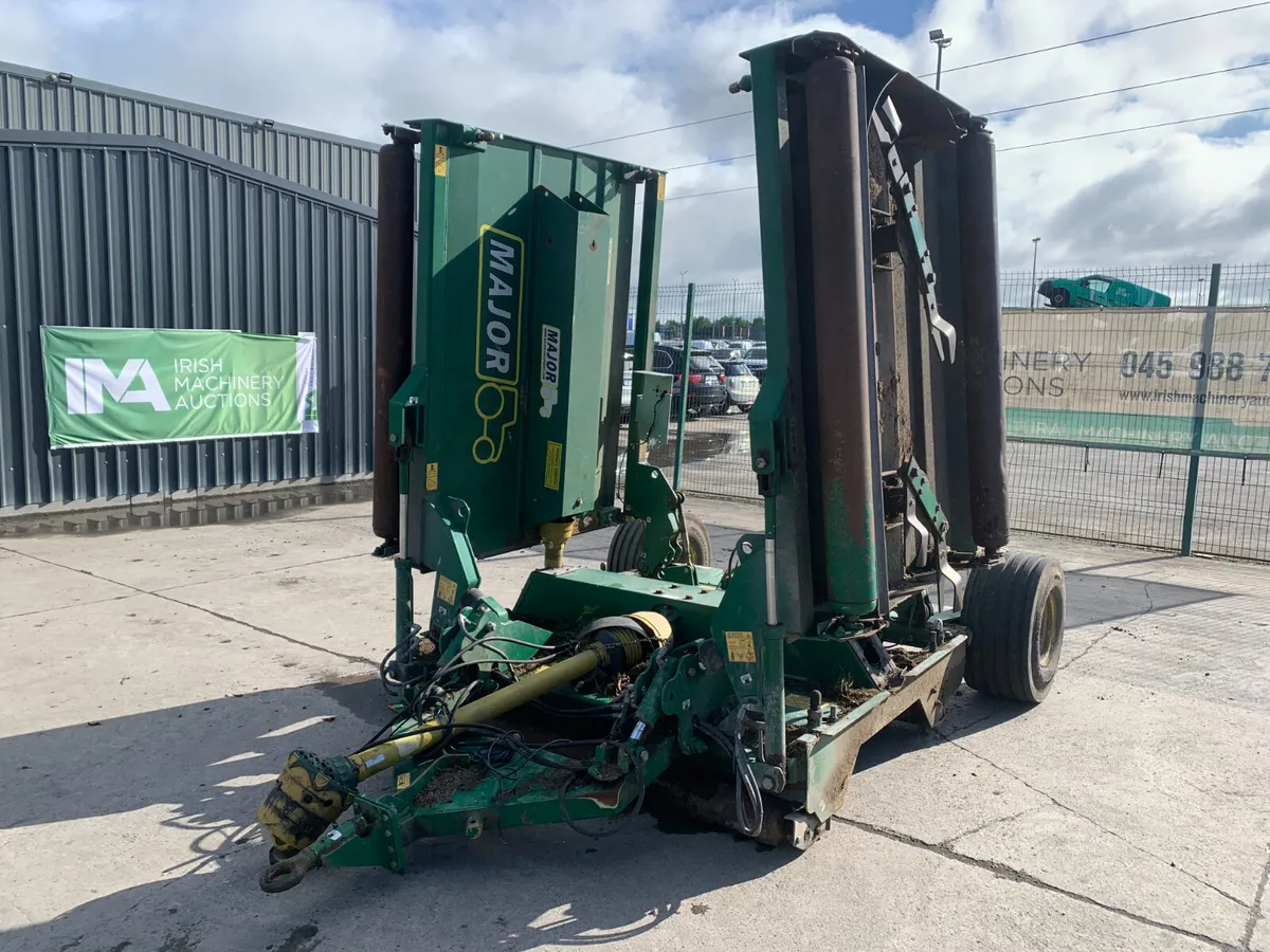 UNRESERVED 2015 MAJOR GR18000HD BAT WING MOWER - Image 1