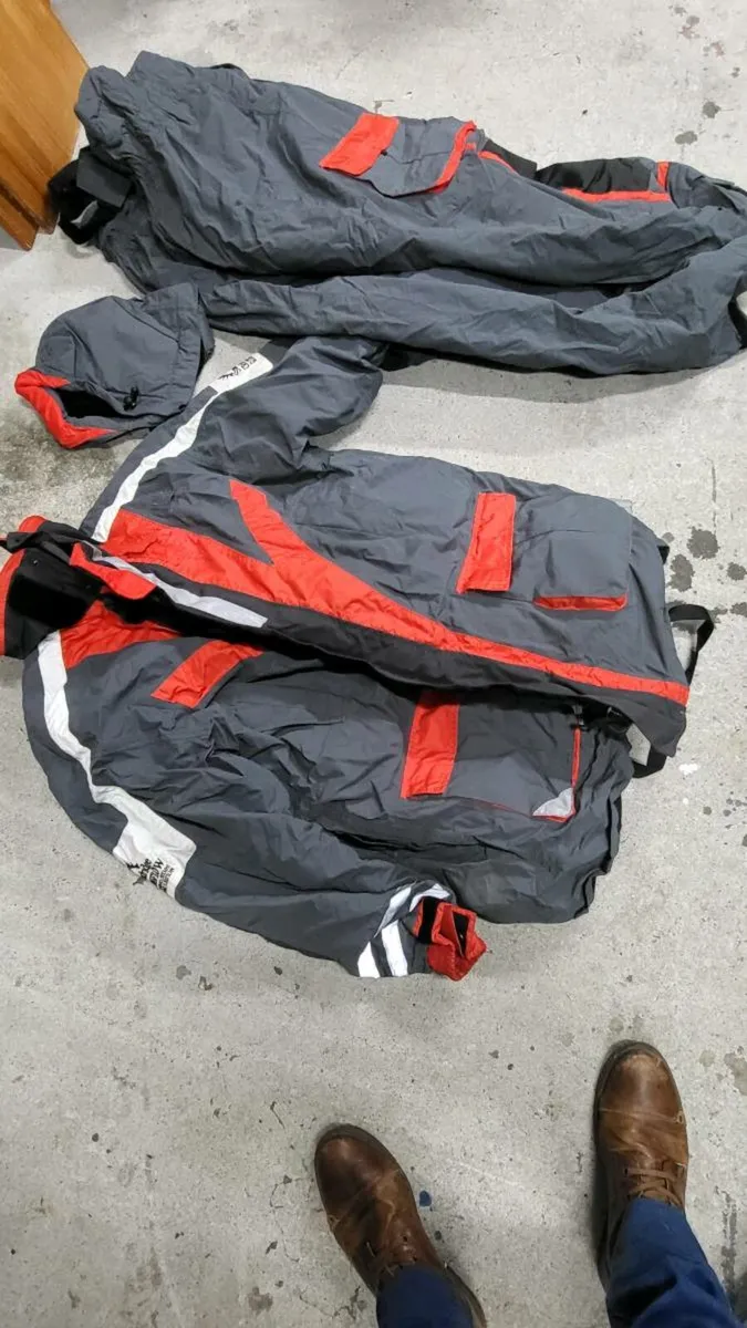 Waterproof two piece fishing suit - Image 2