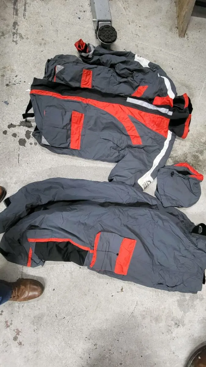Waterproof two piece fishing suit - Image 3