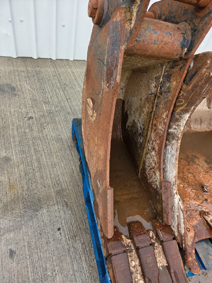 Kubota 8 ton buckets - Image 2