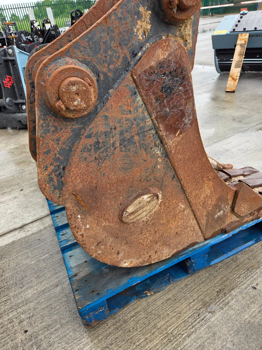 Kubota 8 ton buckets - Image 3