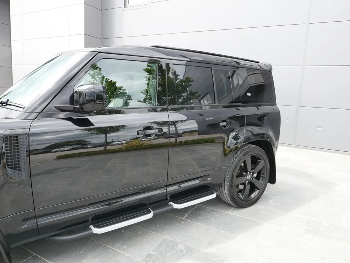2023 Land Rover Defender Diesel Estate - Image 3