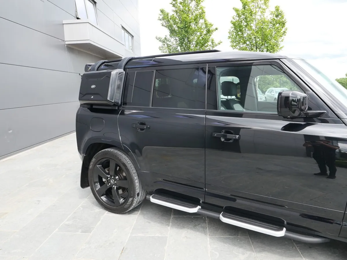 2023 Land Rover Defender Diesel Estate - Image 4