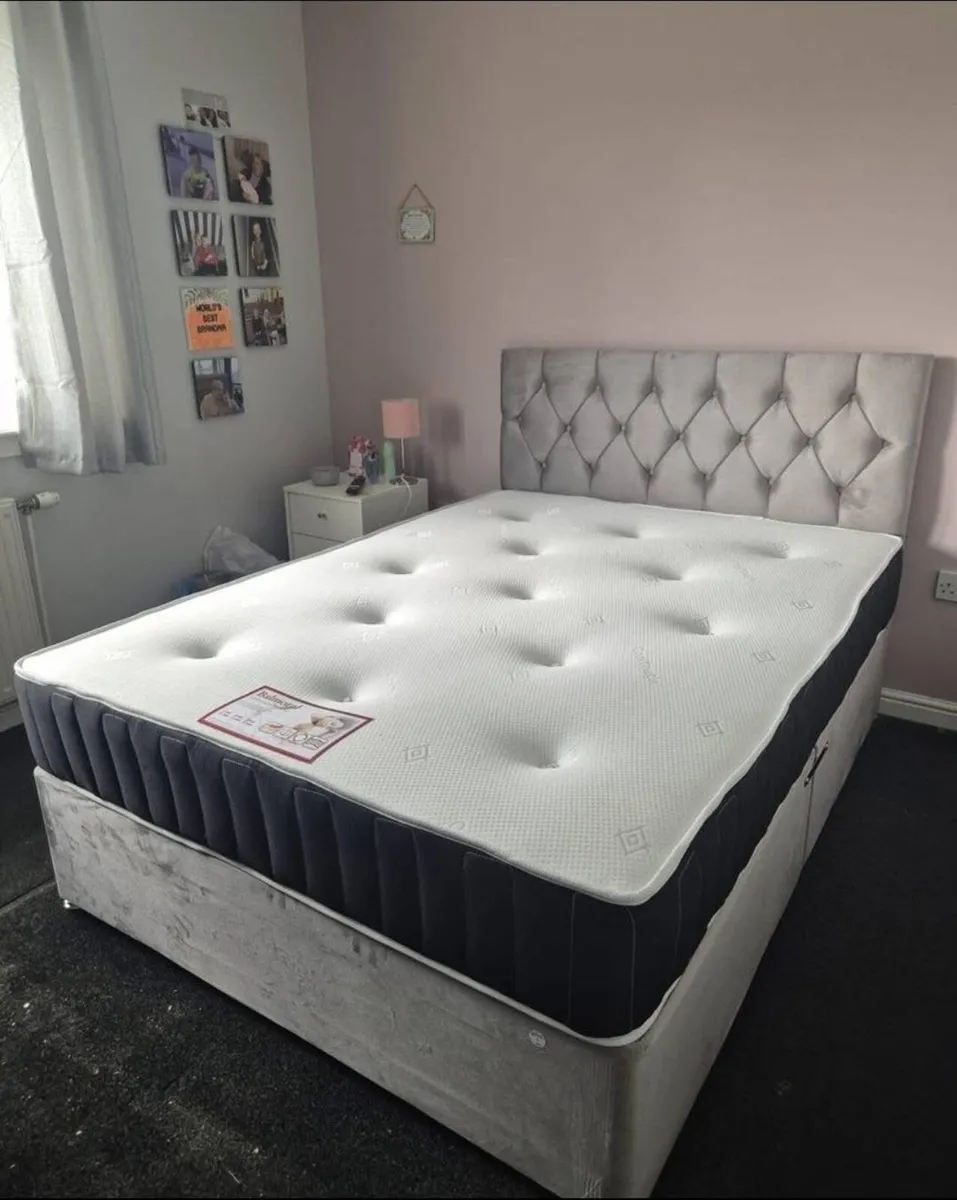 5ft silver plush velvet divan bed and mattress - Image 3